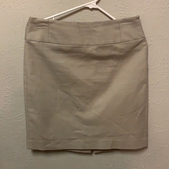 Beige/tan banana republic blazer with skirt size 6 in very good condition - Picture 7 of 8